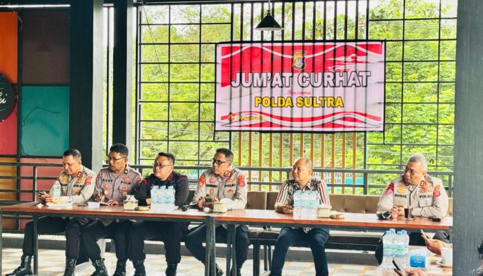 Wadansat Brimob Polda Sultra Hadiri “Jumat Curhat”, Jalin Kedekatan dan Dengar Aspirasi Warga