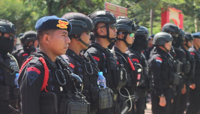 Brimob Polda Sultra Kawal Ketat Pawai Budaya Kabupaten Konawe: Wujud Sinergi untuk Pelestarian Budaya dan Keamanan Masyarakat