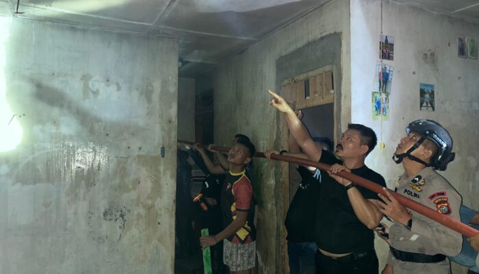 Brimob Polda Sumut Terjun Padamkan Api, Dua Rumah Hangus di Gunungsitoli Selatan