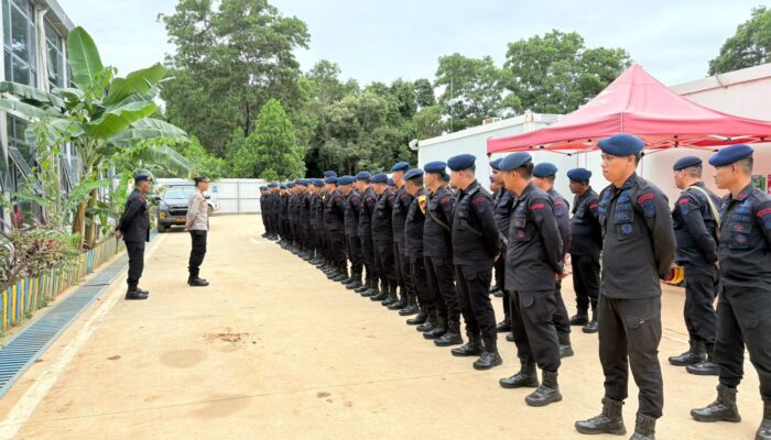 Brimob Sultra BKO Polres Kolaka Antisipasi Potensi Konflik Ormas dan Kelompok Ladosa di Pomalaa