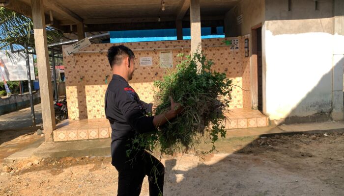 Personel Satbrimob Polda Sultra Laksanakan Kurvey di Masjid Al-Mubaraq Desa Motaha