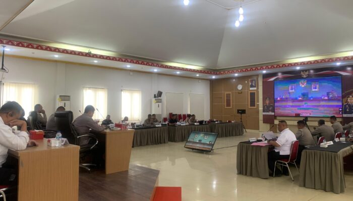 Dansat Brimob Polda Sultra Ikuti Vicon Bersama Kapolri Bahas Penanganan Beras Oplosan dan Beras SPHP