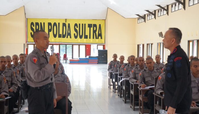 Dansat Brimob Polda Sultra Berikan Materi Filsafat Bhayangkara kepada Siswa Diktukba SPN Polda Sultra T.A. 2025