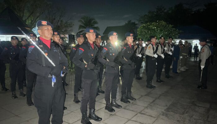 Brimob Polda Sultra Ikuti Apel Kehormatan dan Renungan Suci di Taman Makam Pahlawan Watubangga
