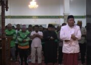 Kapolda Sultra dan Pengemudi Ojek Online Gelar Sholat Maghrib dan Sholat Gaib Bersama di Masjid Al-Amin
