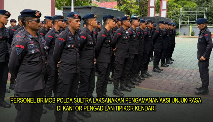 Personel Brimob Polda Sultra Laksanakan Pengamanan Aksi Unjuk Rasa di Kantor Pengadilan Tipikor Kendari