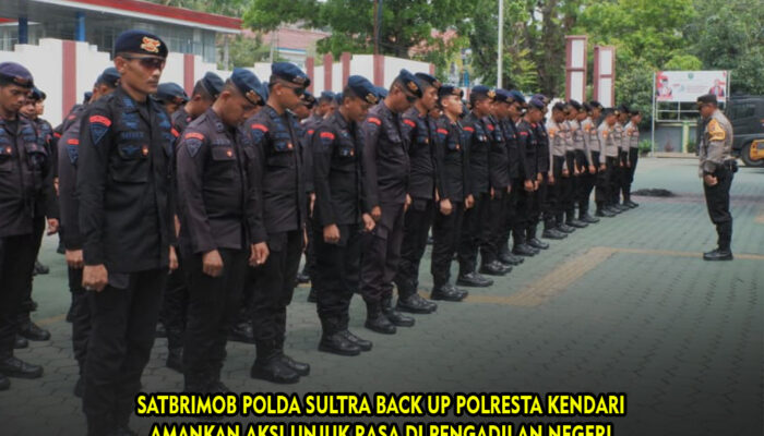 Satbrimob Polda Sultra Back Up Polresta Kendari Amankan Aksi Unjuk Rasa di Pengadilan Negeri