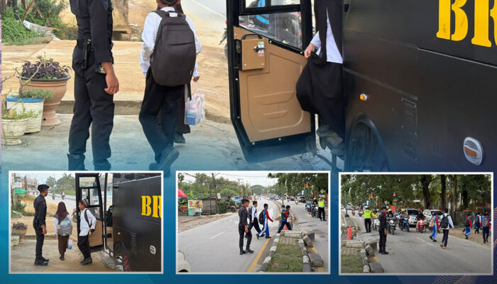 Peduli Pendidikan, Satbrimobda Polda Sultra Antar Pelajar ke Sekolah dengan Bus Brimob