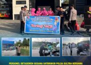 Personel Detasemen Gegana Satbrimob Polda Sultra Bersama Bhayangkari Berbagi Takjil kepada Masyarakat di Bulan Suci Ramadhan