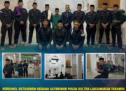 Personel Detasemen Gegana Satbrimob Polda Sultra Laksanakan Tarawih Keliling di Masjid Fastabiqul Khairat Baruga