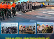 Personel SAR Sat Brimob Polda Sultra Laksanakan Karya Bakti Pembersihan Bangkai Kapal di Teluk Kendari