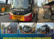personel satbrimobda sultra melaksanakan pengantaran siswa sekolah menggunakan bus brimob
