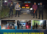 Patroli Malam pada Jam Rawan, Personel Sat Brimob Polda Sultra Perkuat Harkamtibmas di Wilayah Hukum Polsek Lantari Jaya