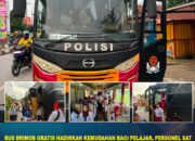 Bus Brimob Gratis Hadirkan Kemudahan bagi Pelajar, Personel Sat Brimob Polda Sultra Antar Siswa ke Sekolah