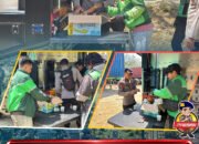 Hadapi Cuaca Ekstrem, Satbrimob Polda Sultra Salurkan Air Minum dan Kopi Gratis Menggunakan Mobil Water Treatment kepada Komunitas Ojol dan Masyarakat Kota Kendari