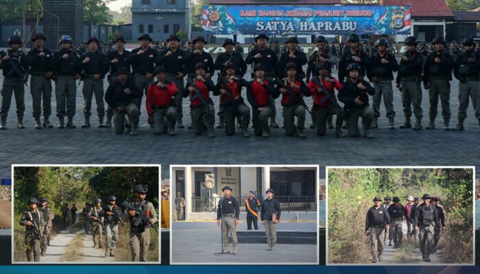 WADANSAT BRIMOB POLDA SULTRA PIMPIN LONG MARCH DAN LATIHAN KLBM DI DESA POUSU JAYA