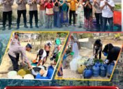 Brimob Sultra Salurkan Air Bersih bagi Warga Desa Ambololi yang Terdampak Kemarau Panjang